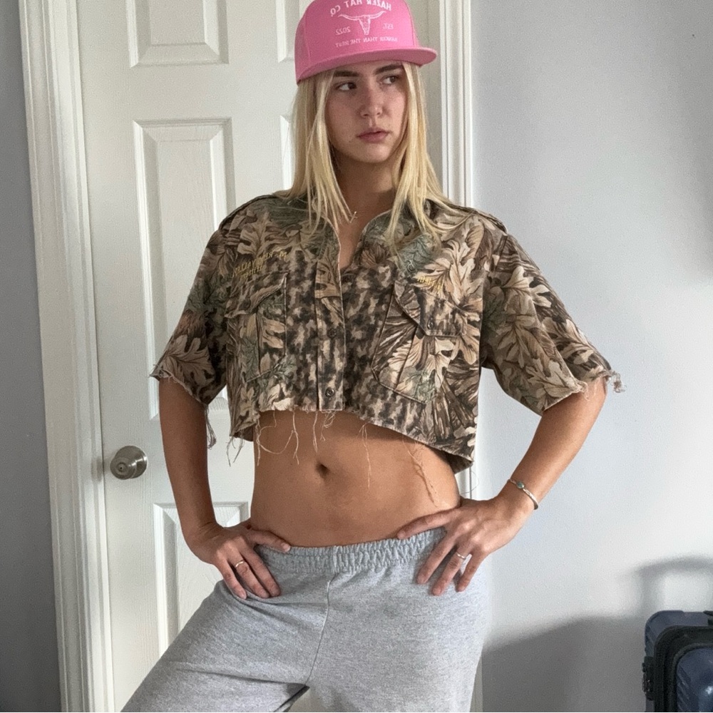 cropped camo shirt